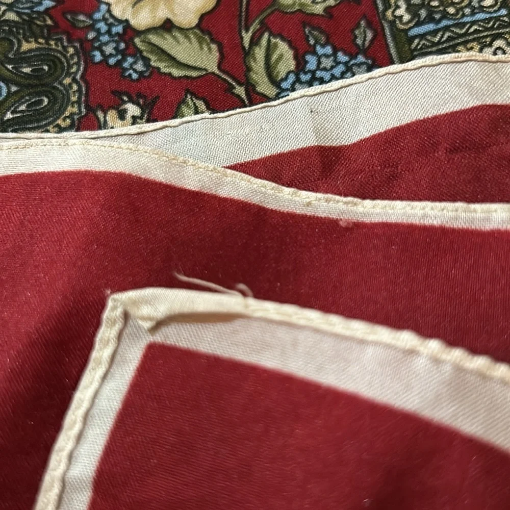 Estrella Vintage Scarf. Floral pattern. Silky